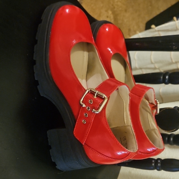 Red Platform Mary Jane Shoes - Picture 5 of 7